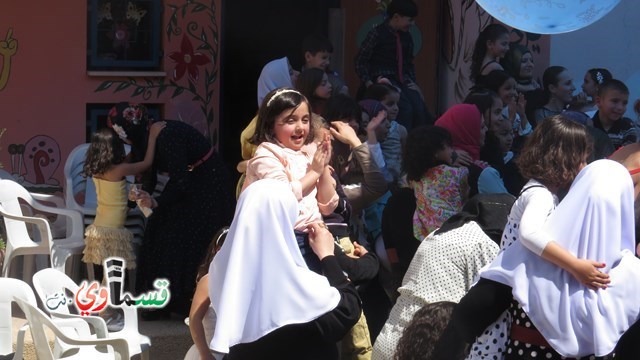 كفرقاسم – فيديو: بساتين الامل, السلام , والمحبة تحتفل بعيد الام على انغام عمو انس وجوقته ..